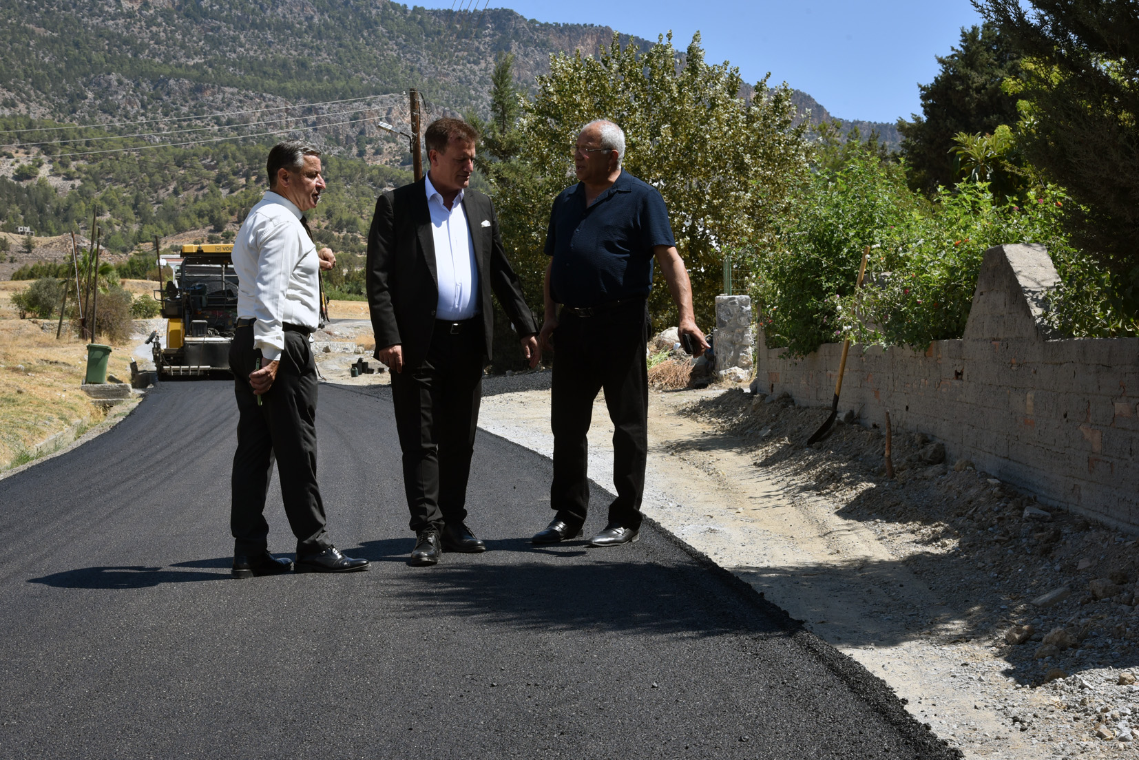 Bayındırlık ve Ulaştırma Bakanı Arıklı, Dağyolu’nda devam eden yol çalışmalarını  inceledi