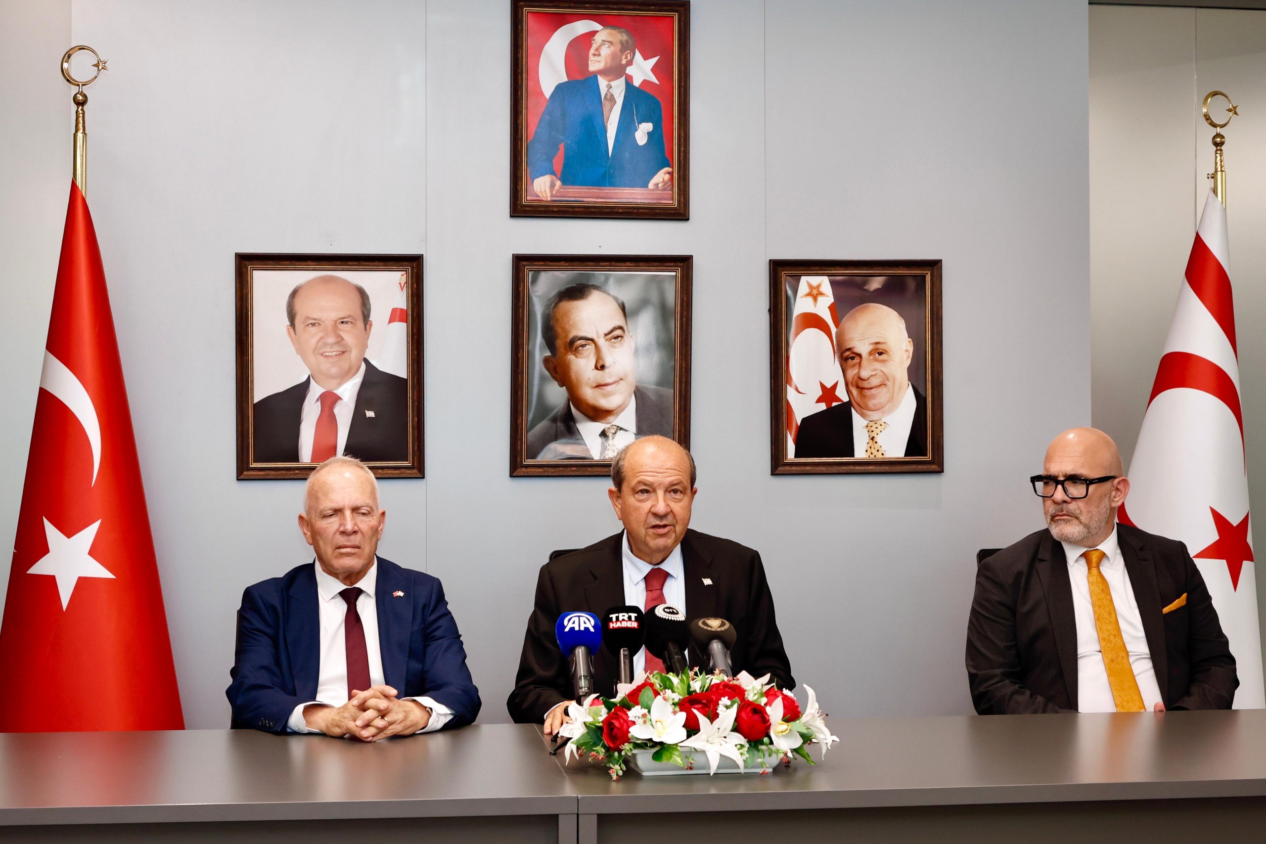 Cumhurbaşkanı Tatar, TDT Zirvesi için gittiği Azerbaycan'dan ülkeye döndü