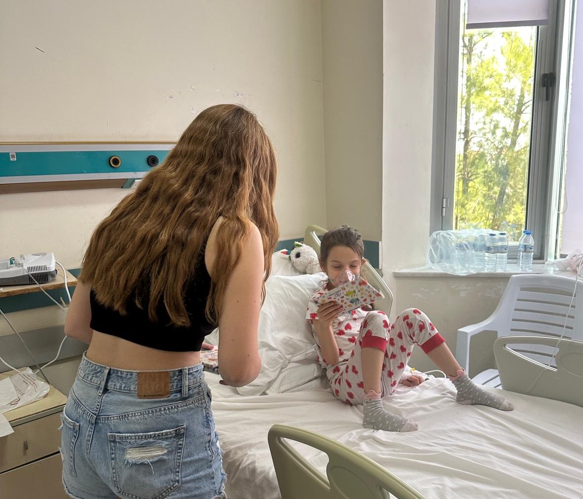 DAÜ öğrencilerinden Gazimağusa Devlet Hastanesi Çocuk bölümüne bağış