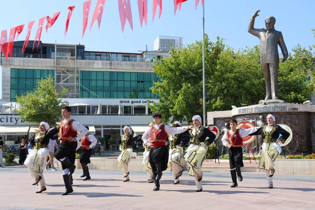 Folk-Der Yalova’da şölene katıldı
