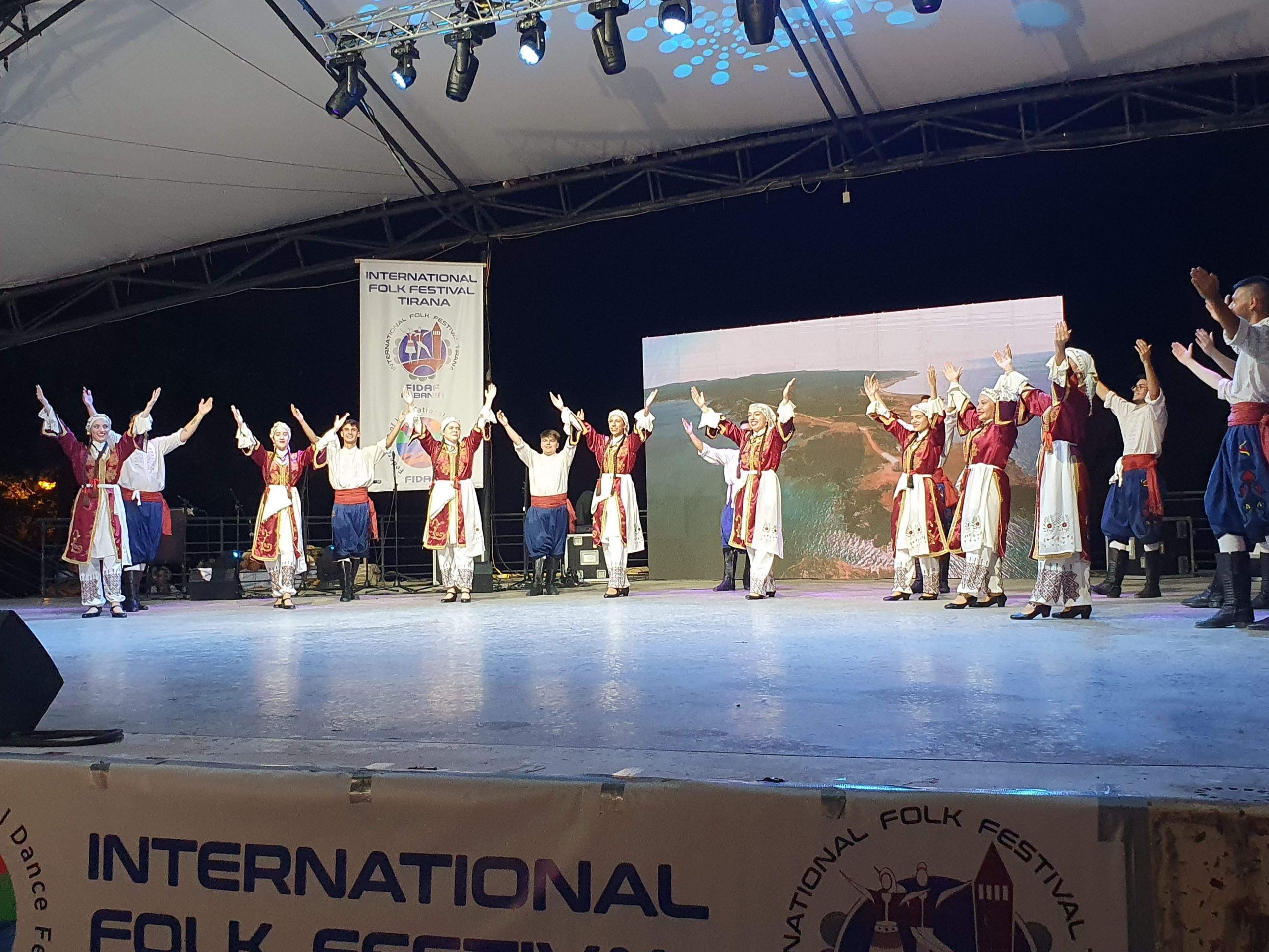 HASDER Halk Dansları Ekibi Arnavutluk'ta festivale katıldı