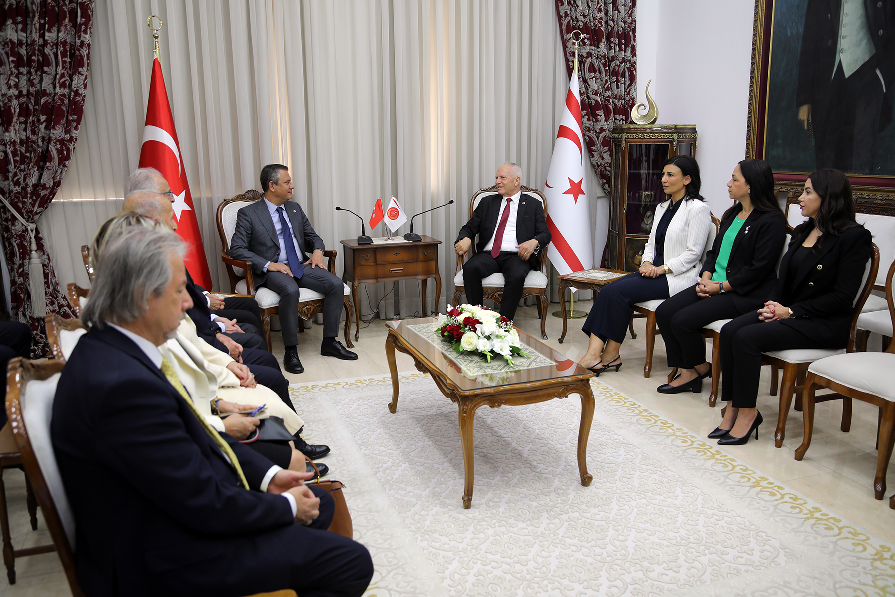 Meclis Başkanı Töre CHP Genel Başkanı Özel ve heyetini kabul etti