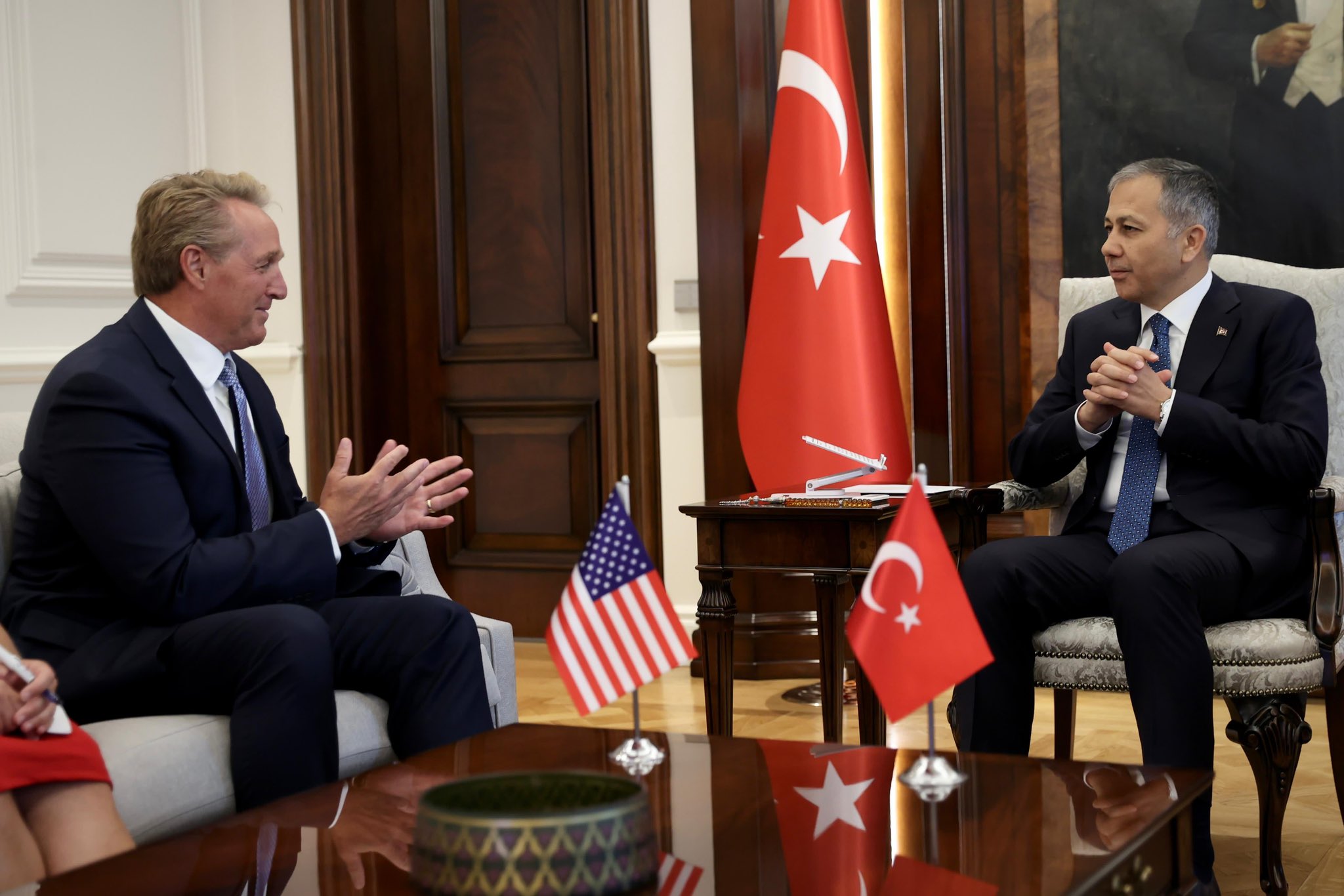 TC İçişleri Bakanı Yerlikaya, ABD'nin Ankara Büyükelçisi Flake ile bir araya geldi