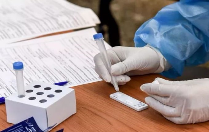 Yunanistan'da yaşlılar ve riskli gruplar artan Kovid-19 vakalarına karşı uyarıldı