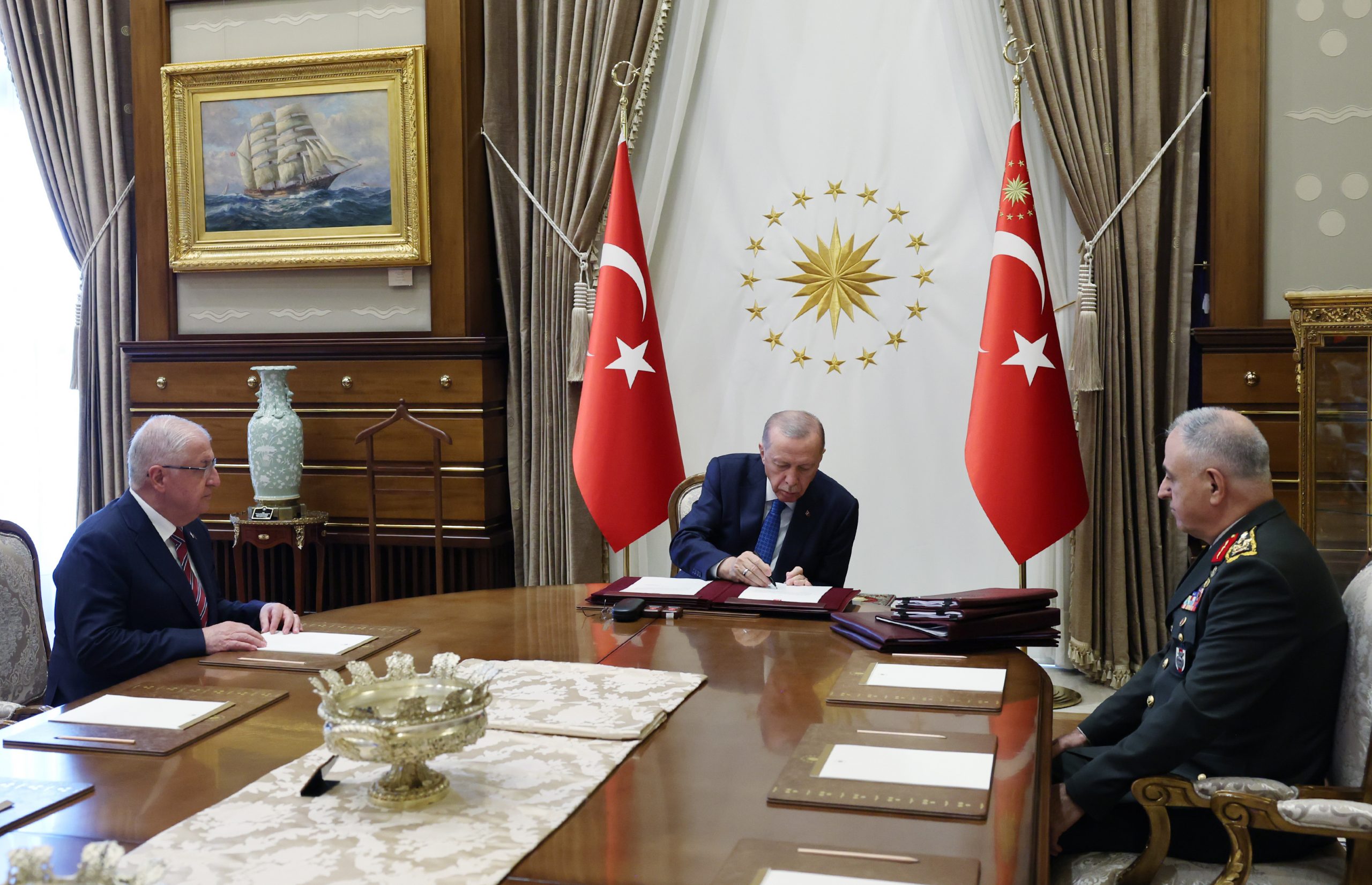 Türkiye'de Yüksek Askeri Şura toplantısında alınan kararlar açıklandı